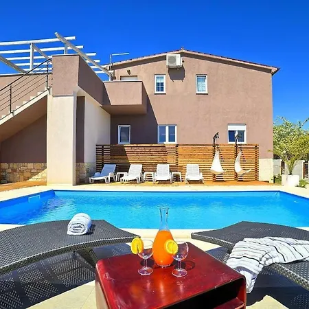 Hébergement de vacances Ferienvilla 'villa Nikolina' Mit Privatem Pool By Interhome