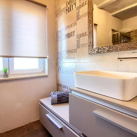 Ferienvilla 'villa Nikolina' Mit Privatem Pool By Interhome * Šišan