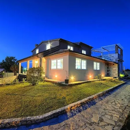 Ferienvilla 'villa Nikolina' Mit Privatem Pool By Interhome Vakantiehuis Šišan