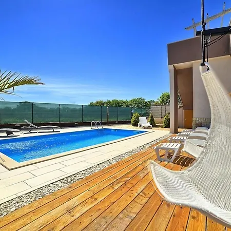 Vakantiehuis Ferienvilla 'villa Nikolina' Mit Privatem Pool By Interhome