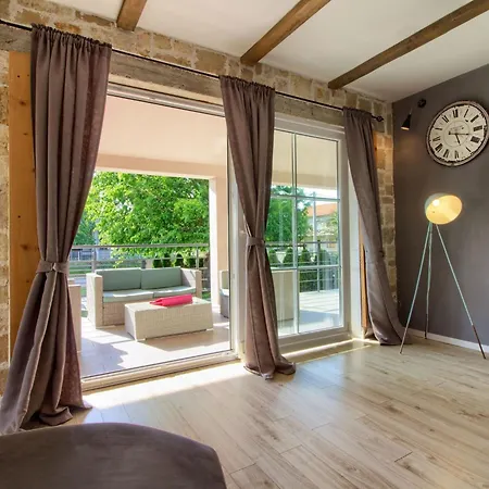 Ferienvilla 'villa Nikolina' Mit Privatem Pool By Interhome Vakantiehuis Šišan