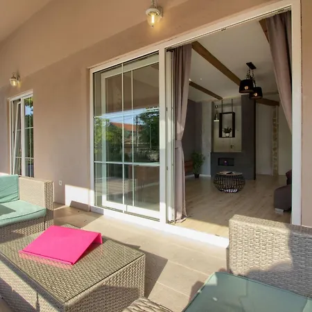 Ferienvilla 'villa Nikolina' Mit Privatem Pool By Interhome * Šišan