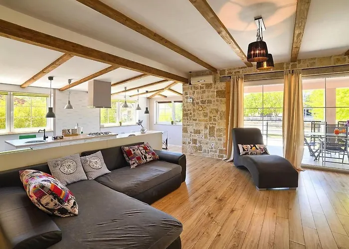 Ferienvilla 'villa Nikolina' Mit Privatem Pool By Interhome Hébergement de vacances Šišan