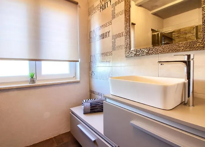 Ferienvilla 'villa Nikolina' Mit Privatem Pool By Interhome * Šišan