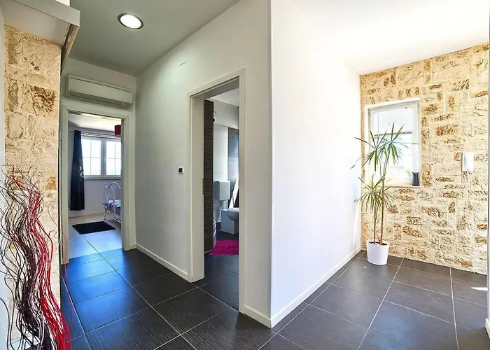 Ferienvilla 'villa Nikolina' Mit Privatem Pool By Interhome *